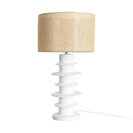 Corpuri de iluminat - Lampă de masă din rășină albă înaltă cu discuri suprapuse și abajur ratan