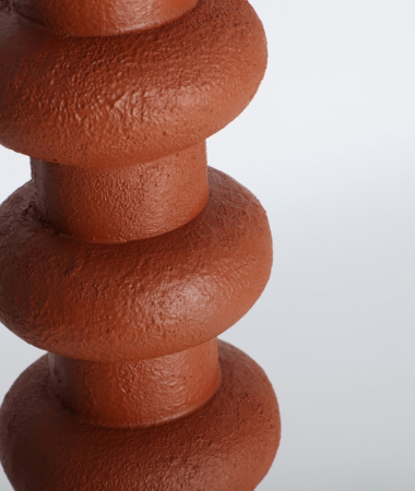 Lampă podea rășină terracotta TEMBA – titlu imagine principală [1]