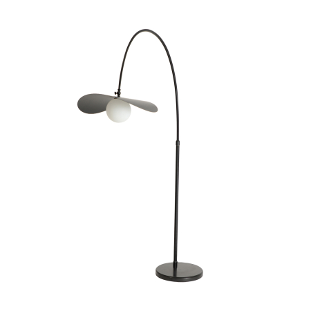 Colectia noua - Lampadar arcuit din oțel negru cu abajur rotund, plat, orientat direct spre podea