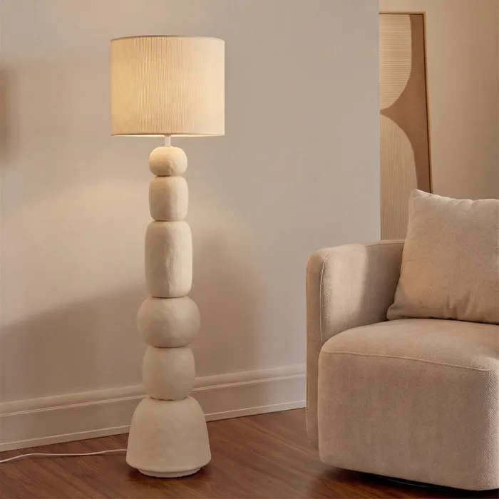 Lampa de podea, Lampadare - Lampadar din ceramică crem cu bază din volume suprapuse și abajur textil
