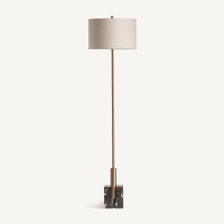 Stil de design - Lampadar cu tijă aurie subțire pe cub de marmură închisă cu vene albe și abajur cilindric bej