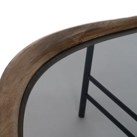 Masă de cafea naturală cu blat din sticlă și ramă din lemn de cauciuc cu design organic modern pentru livinguri luminoase. [3]