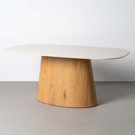 Mese Dining - Masă de dining cu blat din piatră sinterizată bej și bază sculpturală cu aspect lemn