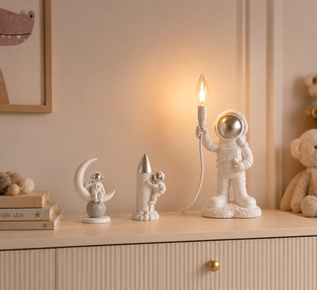 Camera copiilor - Pachet decor spatial camera copilului veioza astronaut si decoratiuni - CreativDeco.ro