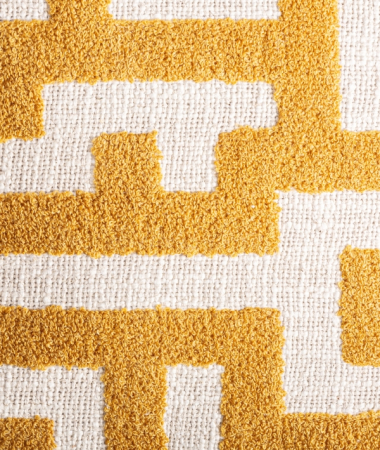 Pernă decorativă din bumbac bej cu detalii ocru [3]