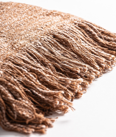 Textile - Pled 100% bumbac maro cu textura moale si franjuri decorative Blade