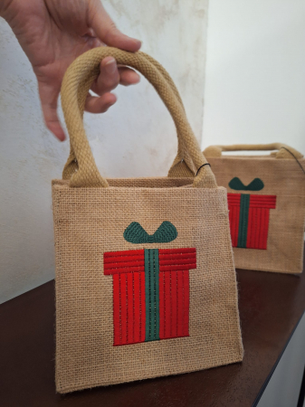 Sacosa cadou, iuta broderie - creativdeco.ro [3]