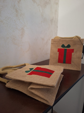 Sacosa cadou, iuta broderie - creativdeco.ro [7]