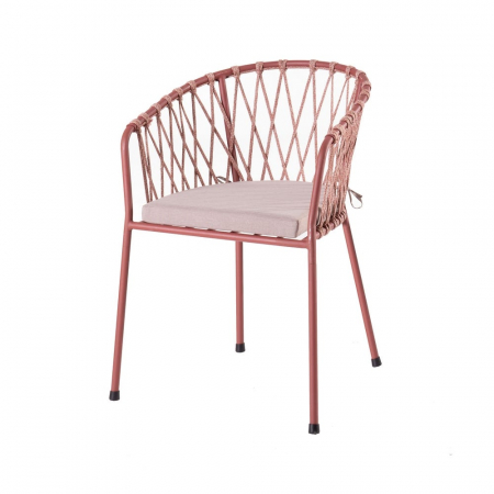 Mobilier Gradina - Scaun Myra Paprika cu structură metalică vopsită, spătar împletit din frânghie sintetică și pernă textilă crem, ideal pentru terase horeca și grădini moderne