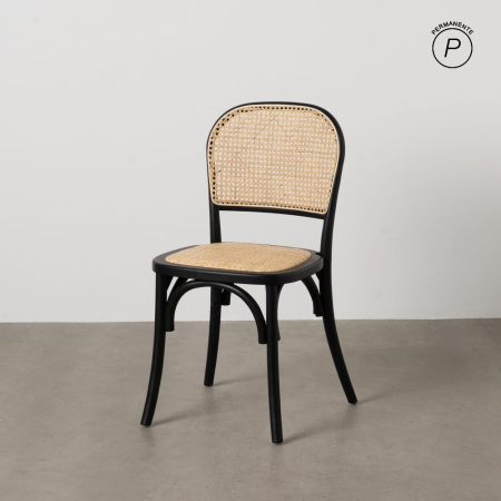 Scaun negru din lemn clasic confortabil