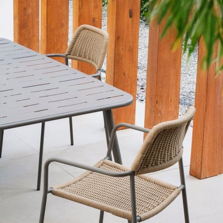 Scaun Milos Silt Beige – design simplu și funcțional pentru terase moderne și spații comerciale aerisite [1]