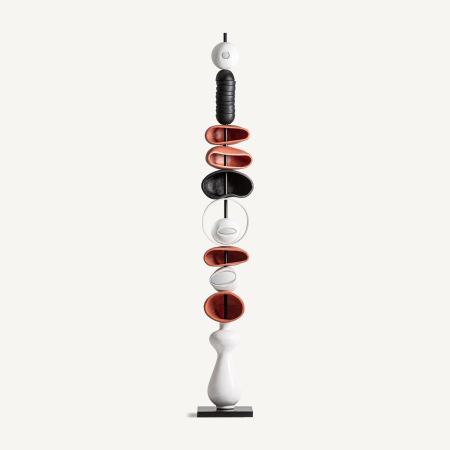 Obiecte decorative - Sculptură totem din fibrociment alb cu capsule terracotă și discuri negre suprapuse