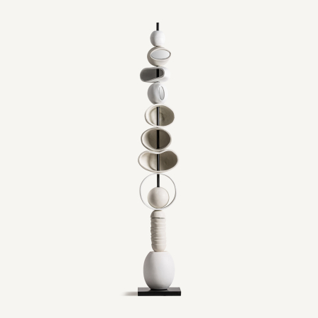 Obiecte decorative - Sculptură totem din fibrociment crem cu bază în formă de ou și discuri ovale suprapuse