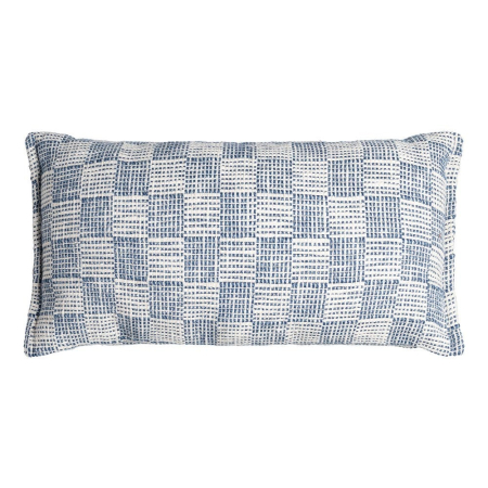 Textile in Stil Mediteranean - Set 2 perne decorative dreptunghiulare albastre cu pătrățele mici țesute pe fundal alb