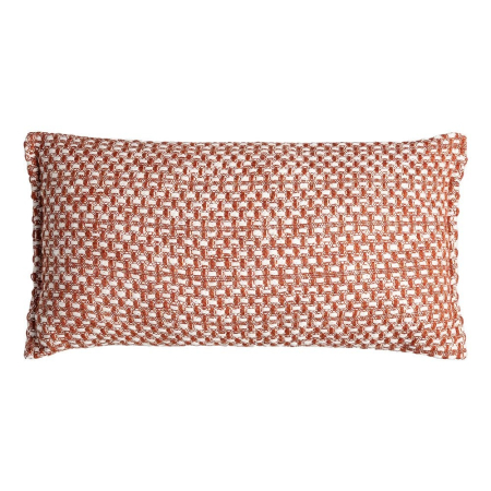 Textile in Stil Mediteranean - Set 2 perne decorative dreptunghiulare teracotă cu țesătură în relief tip coș împletit pe fundal alb