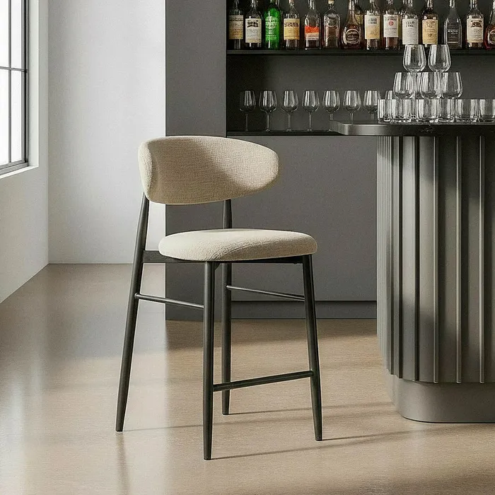 Scaune de bar - Set 2 scaune bar gri tapițate 65 cm – picioare metalice negre, design modern Ixia