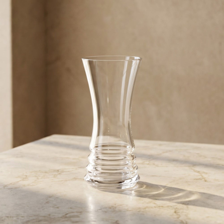 Obiecte decorative in Stil Contemporan - Set 2 vaze din sticlă transparentă tăiată la rece cu talie îngustă și bază cu inele pe marmură