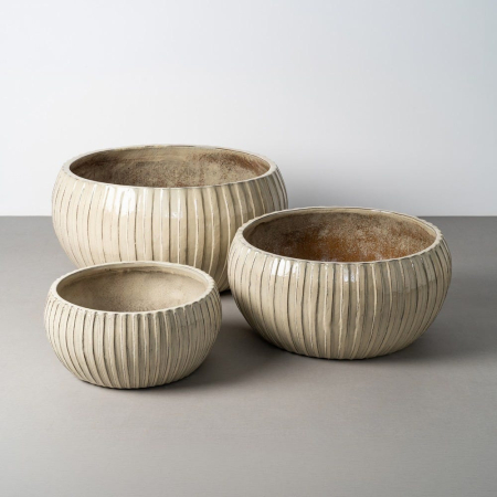 Obiecte decorative - Set 3 ghivece late și joase din ceramică crem cu nervuri verticale în trei mărimi pentru terasă
