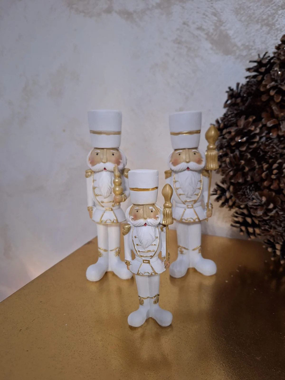 Spargător de Nuci Decorativ Alb-Auriu - Eleganță pentru Sărbători [4]