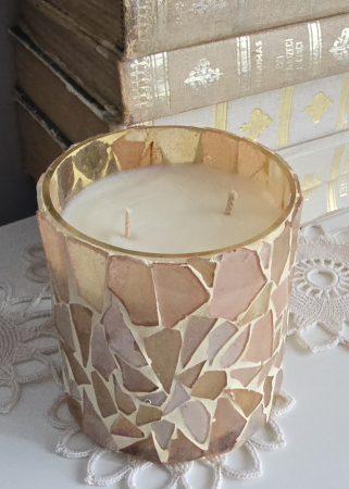Suporturi Lumanari, Sfesnice - Suport lumânare artizanal din sticlă bej mozaic cu lumânare din ceară de soia