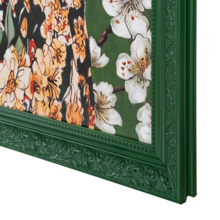 Tablou pe pânză pictat manual femeie verde – vedere frontală, fundal floral, portret, ramă verde. [4]