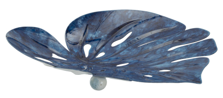Frunze - Tavă decorativă în formă de frunză de monstera din metal albastru marmorat cu decupaje