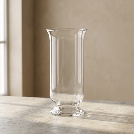 Obiecte decorative in Stil Contemporan - Vază din sticlă transparentă cu picior scurt și gură evazată în formă de trompetă pe marmură