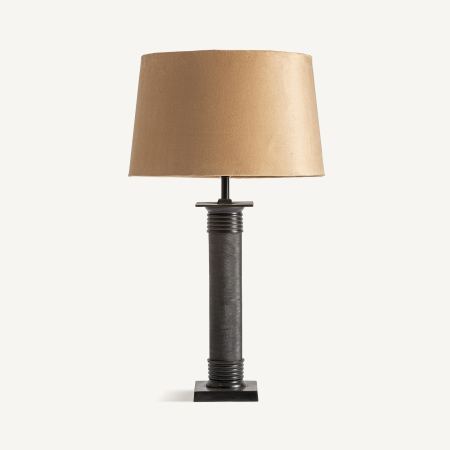 Stil de design - Veioză cu coloană neagră subțire cu inele striate, plintă pătrată și abajur conic maro deschis