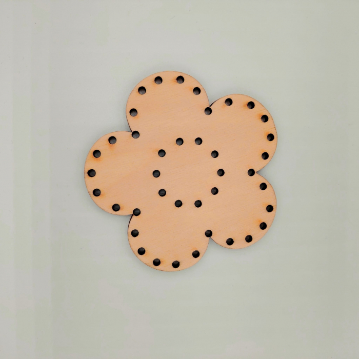 Activitate MONTESSORI de cusut figurine din lemn, gauri mari [11]