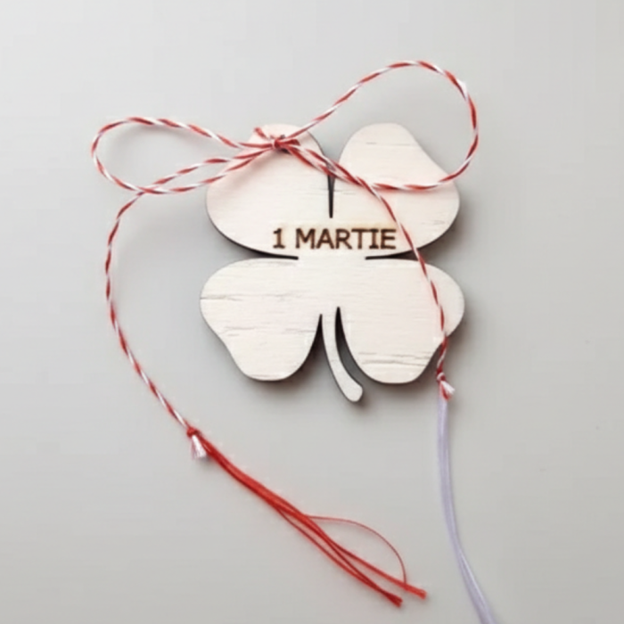 Martisor Trifoi cu snur, cartonas si ambalaj 4.4x4.7 cm [2]