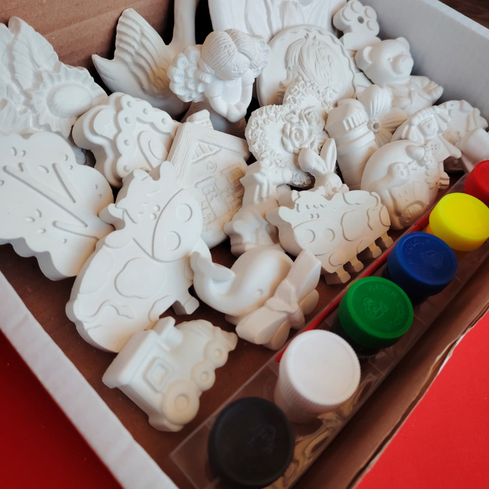 Pachet Cadou cu 25 Figurine din ipsos, culori si pensula (fete) [2]