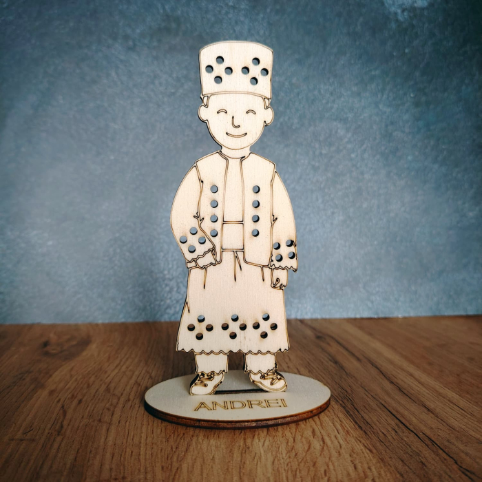 Românaș din lemn Baiat pentru cusut si pictat, cu suport, personalizabil, 16x6cm [1]