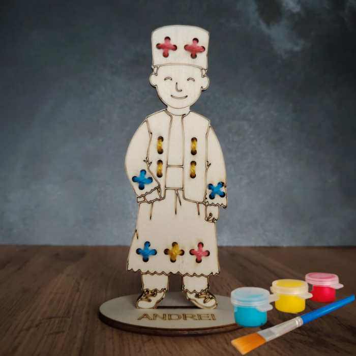 Românaș din lemn Baiat pentru cusut si pictat, cu suport, personalizabil, 16x6cm [2]