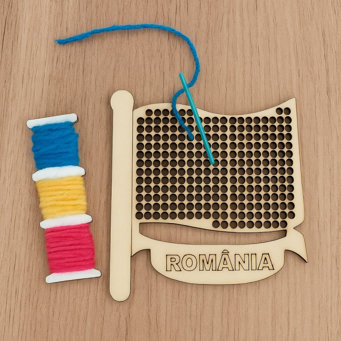 Steagul Romaniei din lemn pentru cusut si pictat, 10x10cm [2]