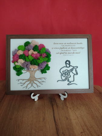 TABLOURI SI FOTOGRAVURA - Tablou din MDF Chitarist, cu licheni, cu suport din lemn, 30x20cm