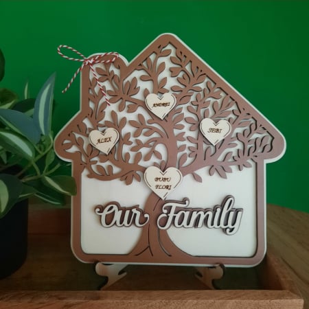 DECORATIUNI PERSONALIZATE - Decoratiune Casuta cu arborele familiei  20x20cm