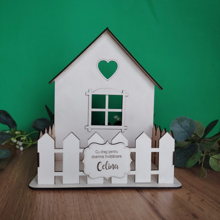DECORATIUNI PENTRU EVENIMENTE - Cutie pentru flori Casuta 25x21cm