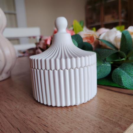 Decoratiuni diverse - Decoratiune din praf ceramic Recipient cu capac, D=8cm
