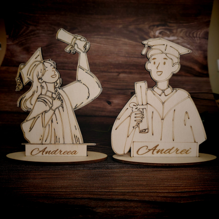 PRODUSE DIN LEMN - Decoratiune din lemn Absolvent Mare, personalizabil, 15x12cm