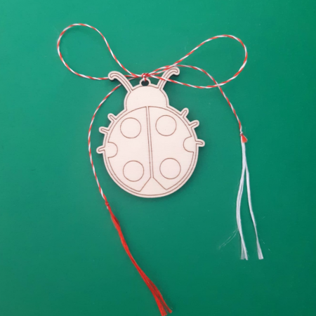 ZIUA MAMEI - Martisor Buburuza cu snur, cartonas si ambalaj 4.5x3.5cm