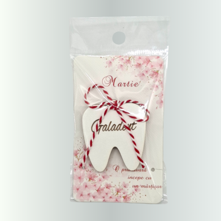 Martisor Dinte MDF cu snur, cartonas si ambalaj si agatatoare tip brosa 4x3.8cm [2]