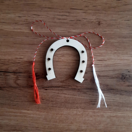 ZIUA MAMEI - Martisor Potcoava cu snur, cartonas si ambalaj 4.5x4 cm