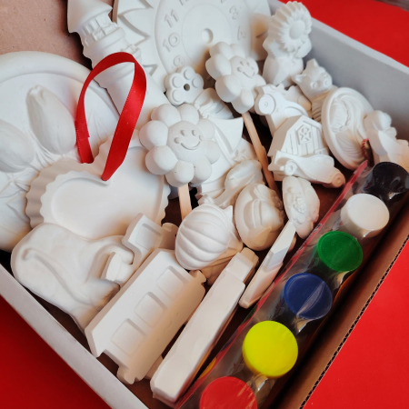 Pachet Cadou cu 26 Figurine din ipsos, culori si pensula (mixt) [1]