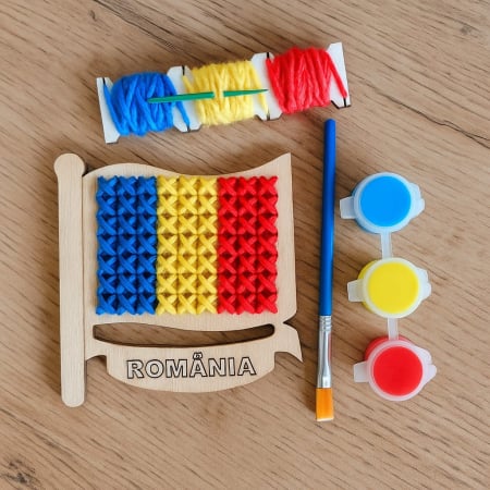 PENTRU COPII SI CRAFTURI - Steagul Romaniei din lemn pentru cusut si pictat, 10x10cm