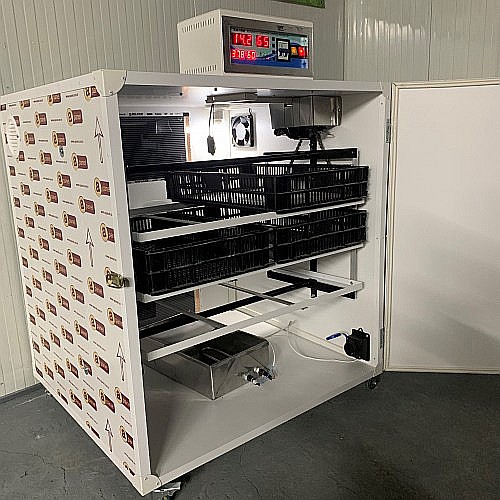 Incubator semiprofesional automatizat IP-3 (3.700 lei) (ouă: 528 găină, 1.326 prepeliţă, 378 raţă/curcă, 192 gâscă) [3]