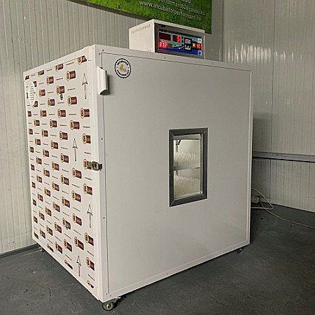 Incubator semiprofesional automatizat IP-3 (3.700 lei) (ouă: 528 găină, 1.326 prepeliţă, 378 raţă/curcă, 192 gâscă) [1]