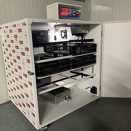 Incubator semiprofesional automatizat IP-3 (3.700 lei) (ouă: 528 găină, 1.326 prepeliţă, 378 raţă/curcă, 192 gâscă) [2]