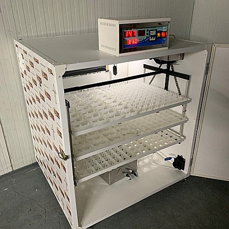Incubator semiprofesional automatizat IP-3 (3.700 lei) (ouă: 528 găină, 1.326 prepeliţă, 378 raţă/curcă, 192 gâscă) [3]