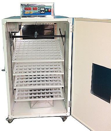 Incubator semiprofesional automatizat IP-4S (3.400 lei) (ouă: 352 găină, 884 prepeliţă, 252 raţă/curcă, 128 gâscă) Transportul nu este inclus!