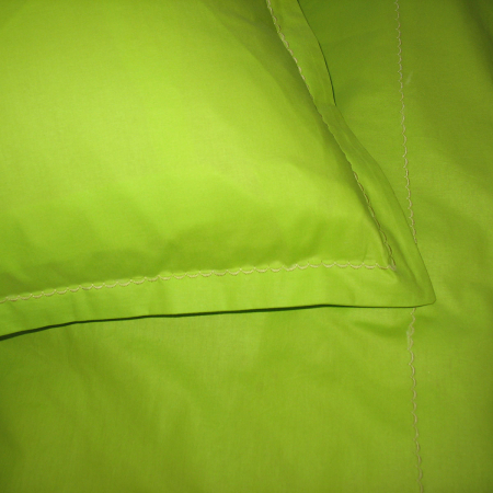 Lenjerii uni cu broderie decorativa - Lenjerie de pat din bumbac satinat verde, cu broderie decorativa, cod BR_UV